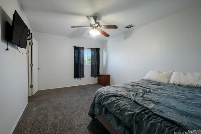 a picture of a wall with a white wall