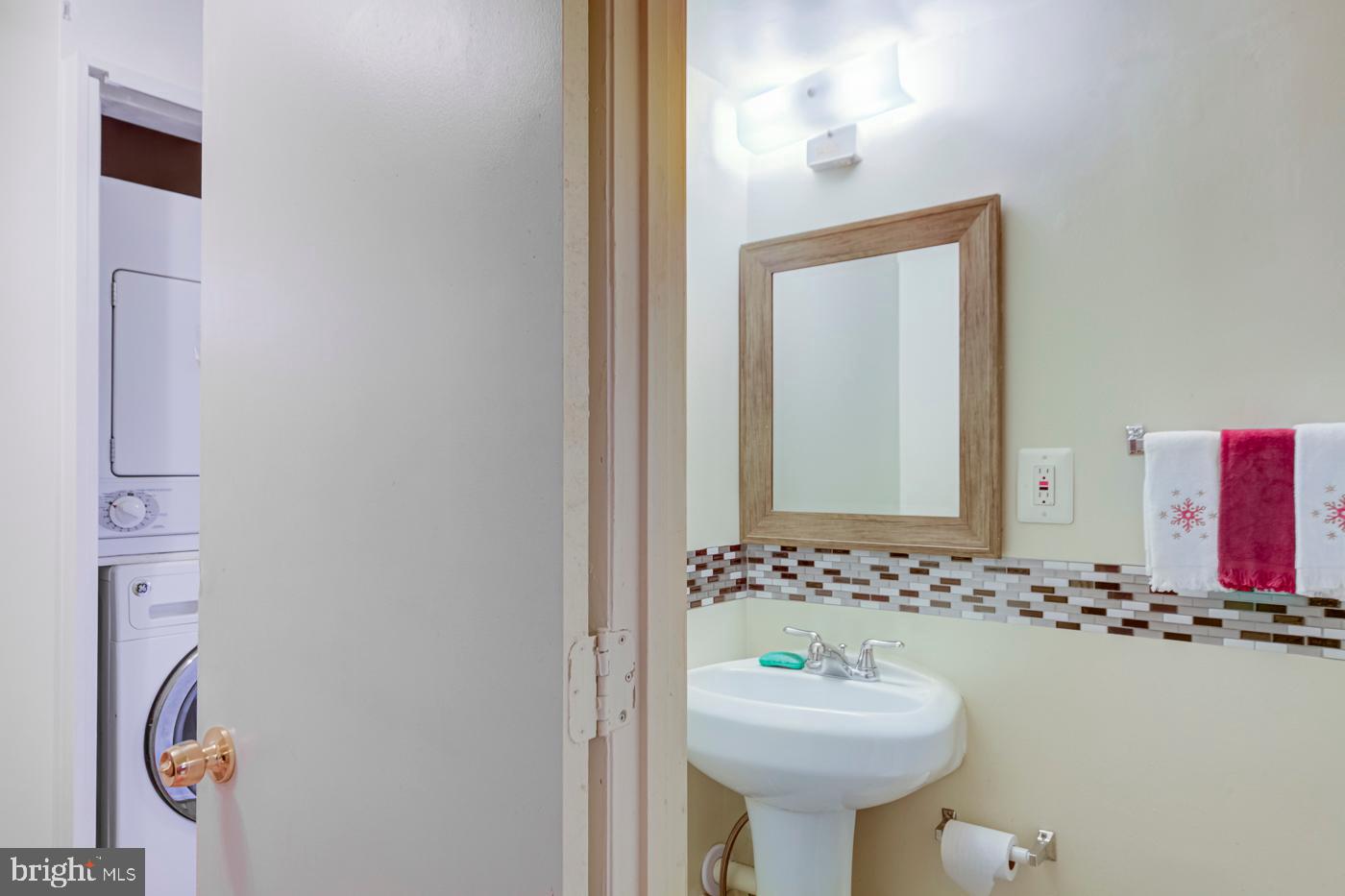 7705 Matisse Way Springfield, VA 22153 - Photo 14 of 32 Half bathroom at the main level