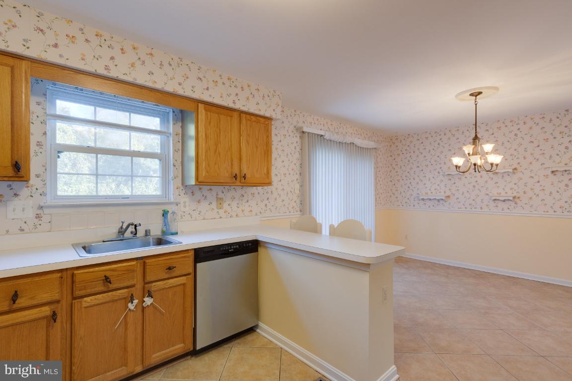6192 Good Hunters Ride Columbia, MD 21045 - Photo 13 of 42 Lots of Natural Light in Kitchen