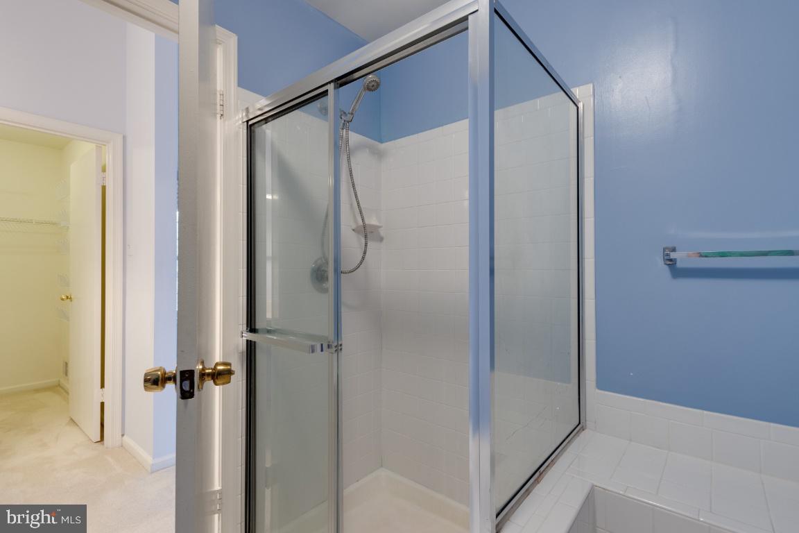 6192 Good Hunters Ride Columbia, MD 21045 - Photo 23 of 42 Separate Shower/Soaking Tub