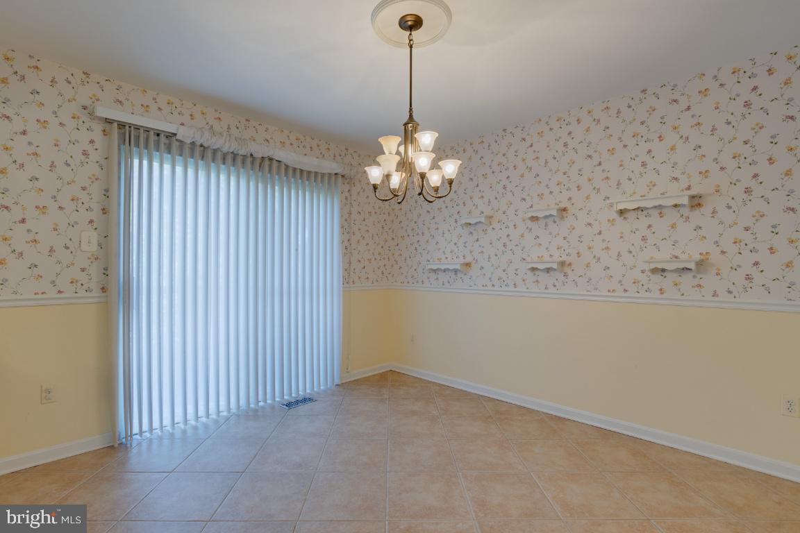 6192 Good Hunters Ride Columbia, MD 21045 - Photo 10 of 42 Breakfast Room w/ Deck Access