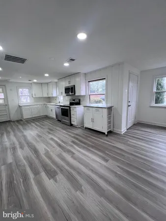 $595,000 | 3723 West Ox Road, Fairfax, VA 22033