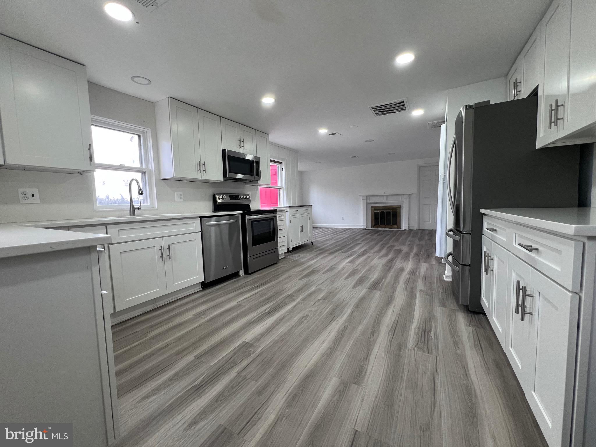 3723 West Ox Road Fairfax, VA 22033 - Photo 3 of 21