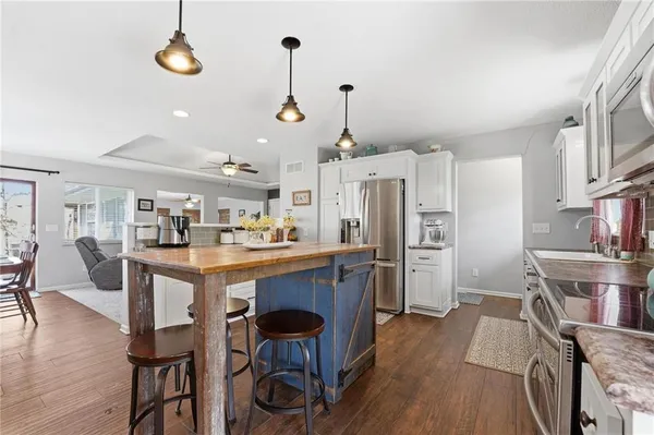 $450,000 | 21816 South Hannah Road, Harrisonville, MO 64701