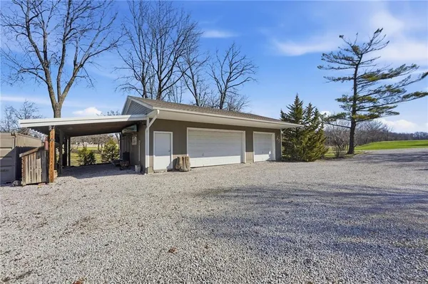 $450,000 | 21816 South Hannah Road, Harrisonville, MO 64701