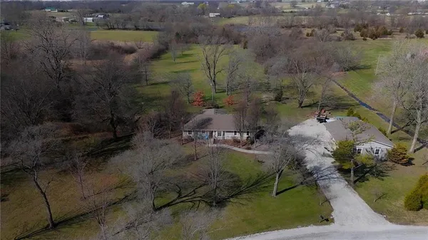 $450,000 | 21816 South Hannah Road, Harrisonville, MO 64701