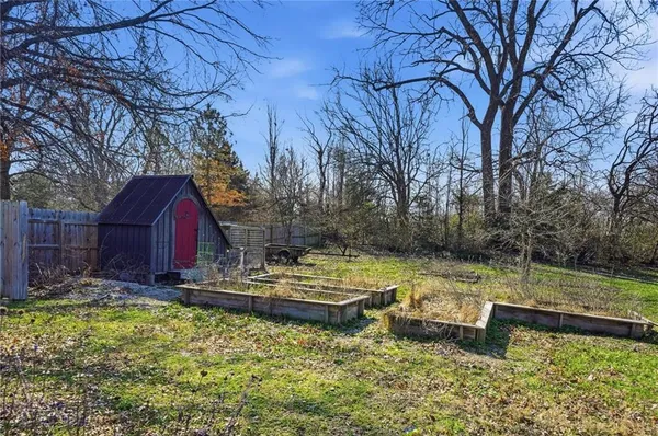 $450,000 | 21816 South Hannah Road, Harrisonville, MO 64701