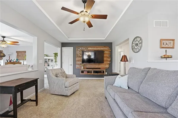 $450,000 | 21816 South Hannah Road, Harrisonville, MO 64701