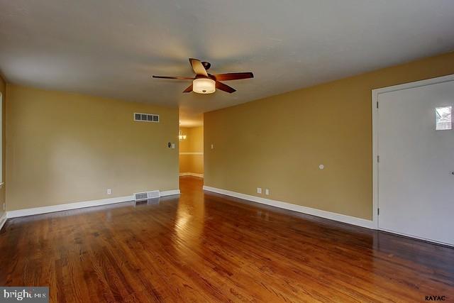 392 Hillcrest Road York, PA 17403 - Photo 3 of 27