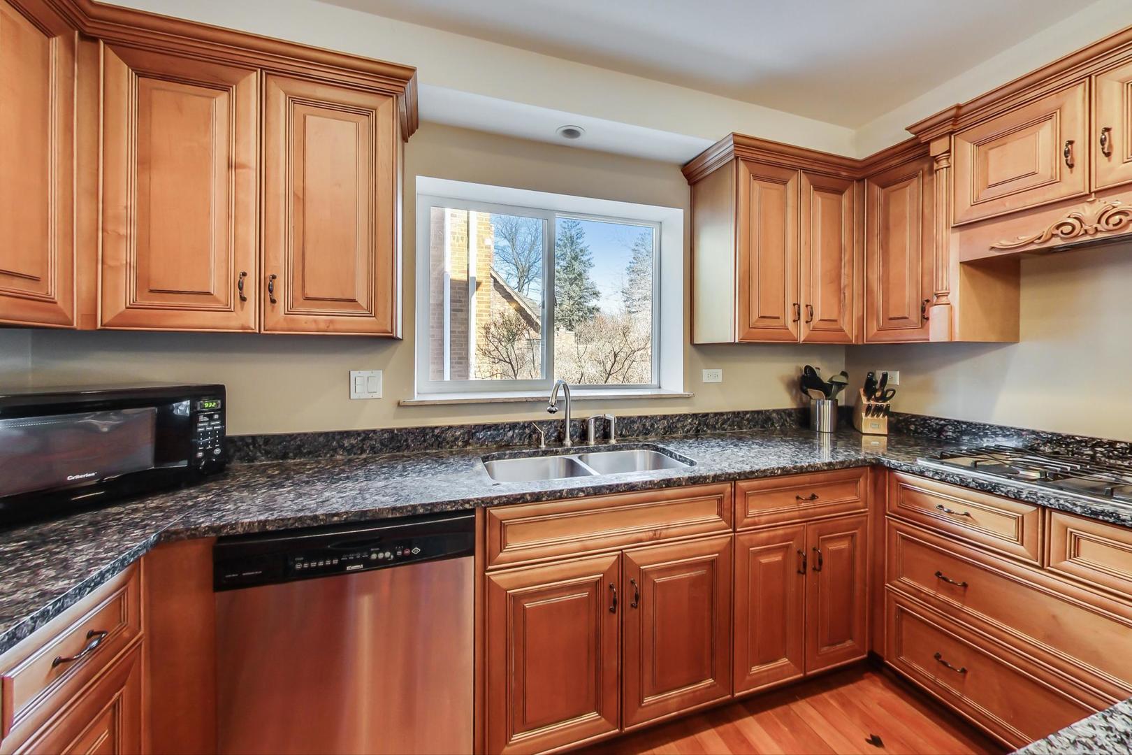 616 Selborne Road Riverside, IL 60546 - Photo 8 of 51