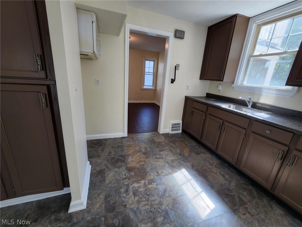 1088 Rushleigh Road Cleveland Heights, OH 44121 - Photo 9 of 22