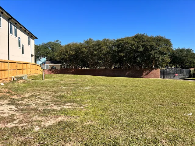 $192,500 | 716 Harborside Way, Kemah, TX 77565