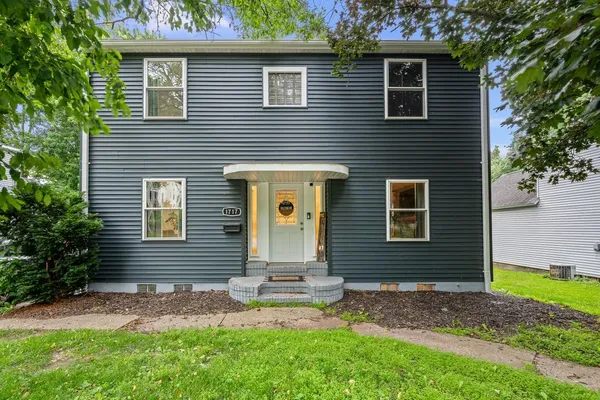 $195,000 | 1717 North 3rd Street, Clinton, IA 52732