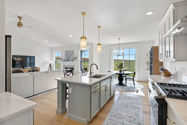 $489,000 | 1511 Lincoln Pk Drive, Bloomington, IL 61705