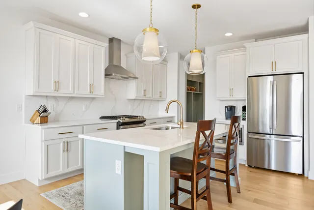 $489,000 | 1511 Lincoln Pk Drive, Bloomington, IL 61705