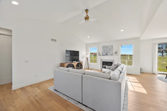 $489,000 | 1511 Lincoln Pk Drive, Bloomington, IL 61705