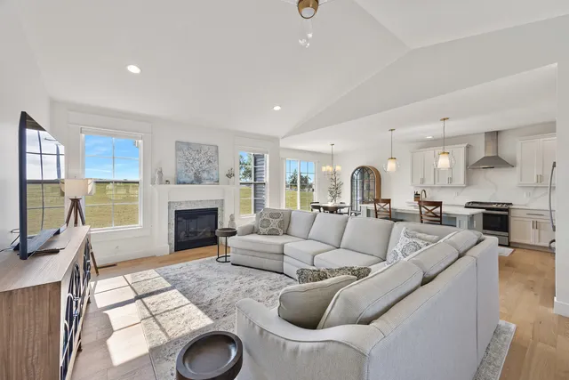 $489,000 | 1511 Lincoln Pk Drive, Bloomington, IL 61705