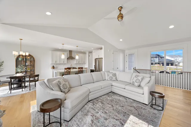 $489,000 | 1511 Lincoln Pk Drive, Bloomington, IL 61705