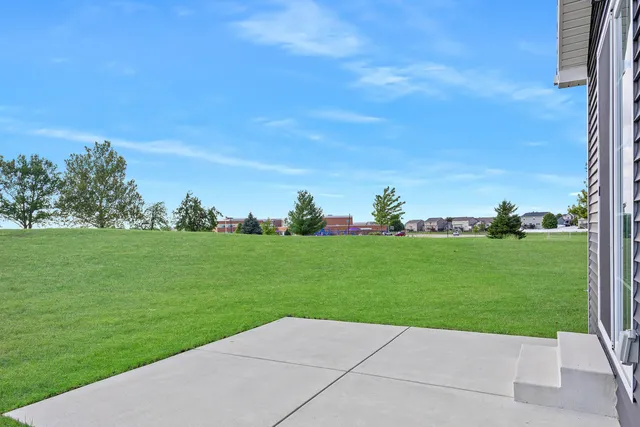 $489,000 | 1511 Lincoln Pk Drive, Bloomington, IL 61705