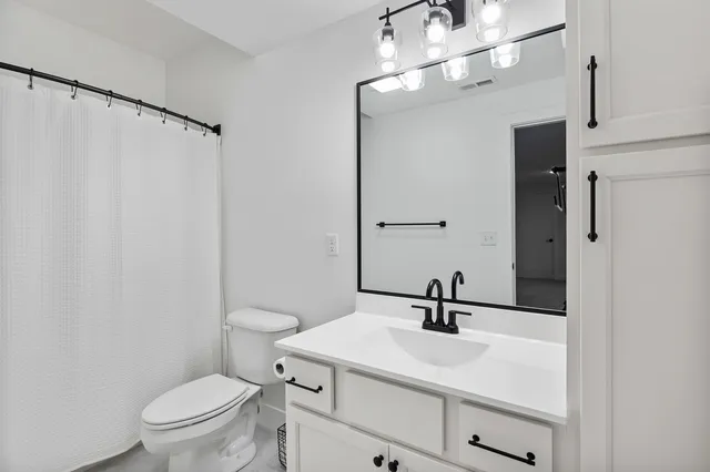 $489,000 | 1511 Lincoln Pk Drive, Bloomington, IL 61705