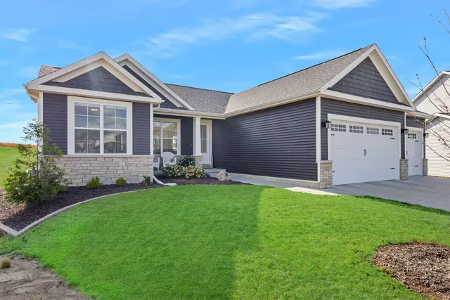 $489,000 | 1511 Lincoln Pk Drive, Bloomington, IL 61705