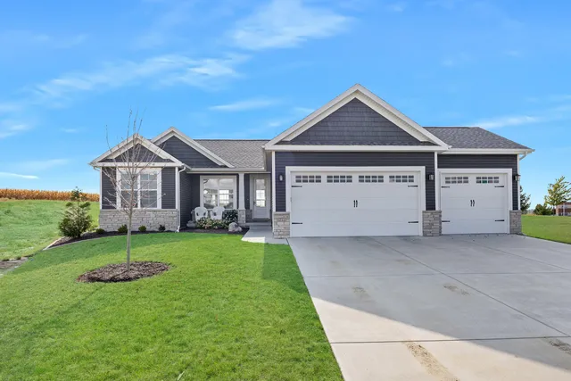 $489,000 | 1511 Lincoln Pk Drive, Bloomington, IL 61705