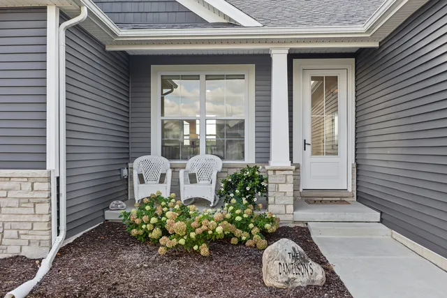 $489,000 | 1511 Lincoln Pk Drive, Bloomington, IL 61705