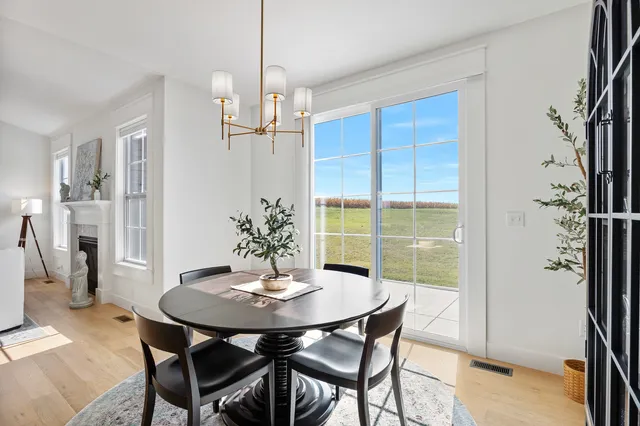 $489,000 | 1511 Lincoln Pk Drive, Bloomington, IL 61705