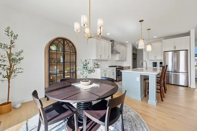 $489,000 | 1511 Lincoln Pk Drive, Bloomington, IL 61705