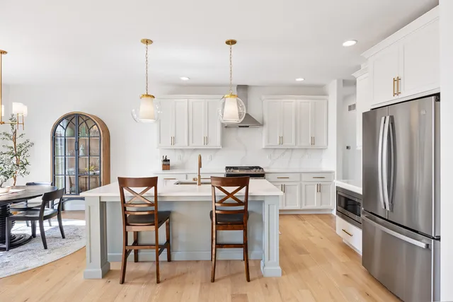 $489,000 | 1511 Lincoln Pk Drive, Bloomington, IL 61705