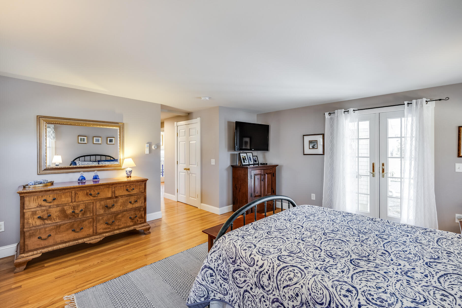 30 Beach Road Orleans, MA 02653 - Photo 33 of 76 a bed room with a bed and a television
