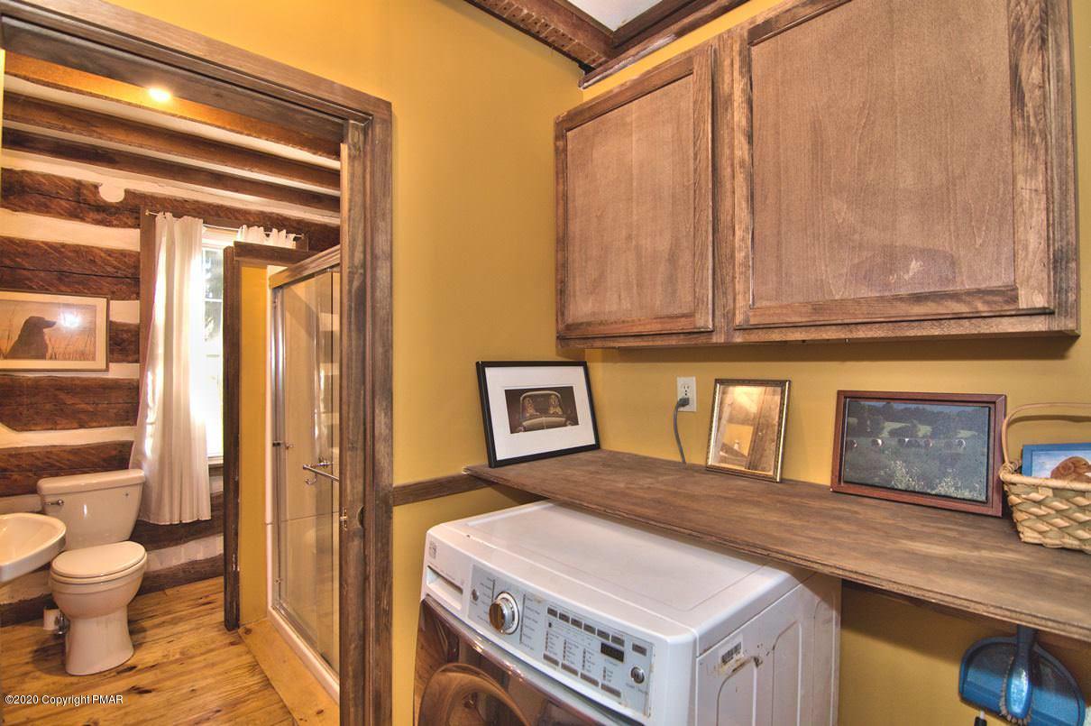 526 Weir Mountain Road Gilbert, PA 18331 - Photo 20 of 127 a view of a kitchen with furniture and front door