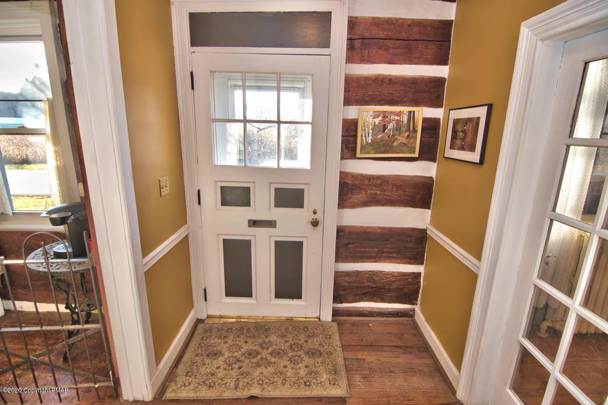 526 Weir Mountain Road Gilbert, PA 18331 - Photo 39 of 127 a view of an entryway with staircase