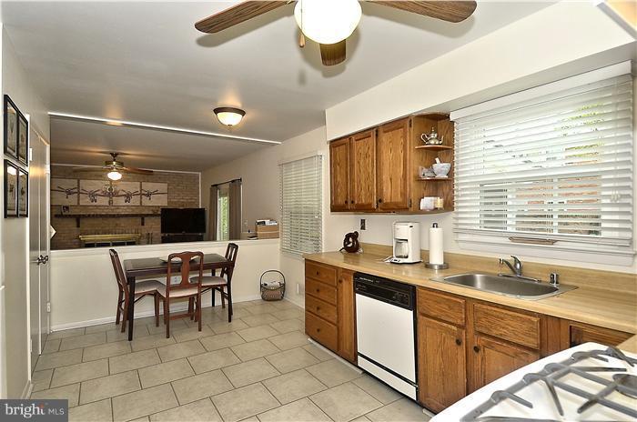 8601 Postoak Road Potomac, MD 20854 - Photo 14 of 26 Kitchen