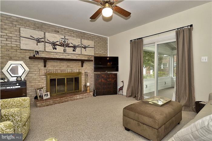 8601 Postoak Road Potomac, MD 20854 - Photo 22 of 26 Family Room