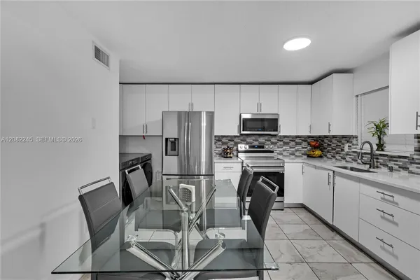 $2,400 | 329 West 68th Street, Unit 203, Hialeah, FL 33014