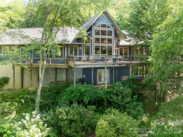 $1,395,000 | 935 Whites Lake Boulevard, Saluda, NC 28773