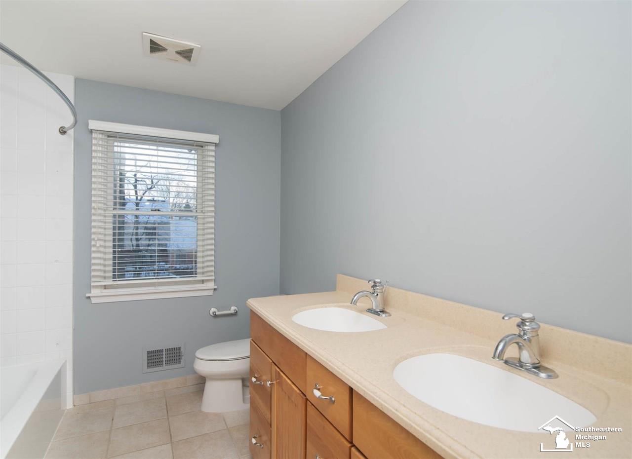 1445 Chestnut Lane Rochester, MI 48309 - Photo 17 of 22 50064795-16.JPG