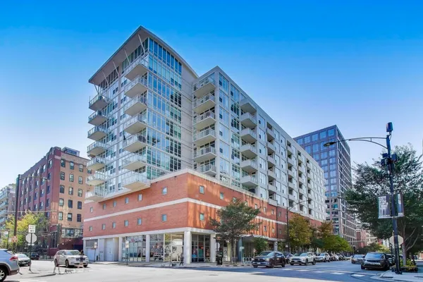 $350,000 | 909 West Washington Boulevard, Unit 811, Chicago, IL 60607