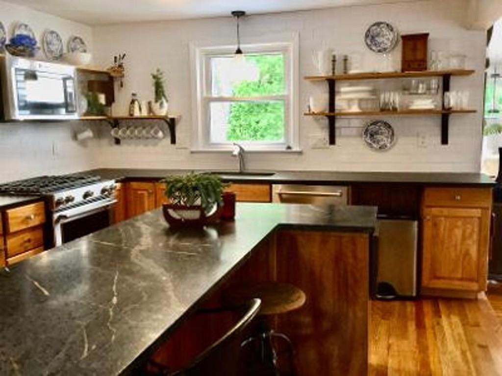 29 Anchorage Road Franklin, MA 02038 - Photo 6 of 40 Gallery Image 6