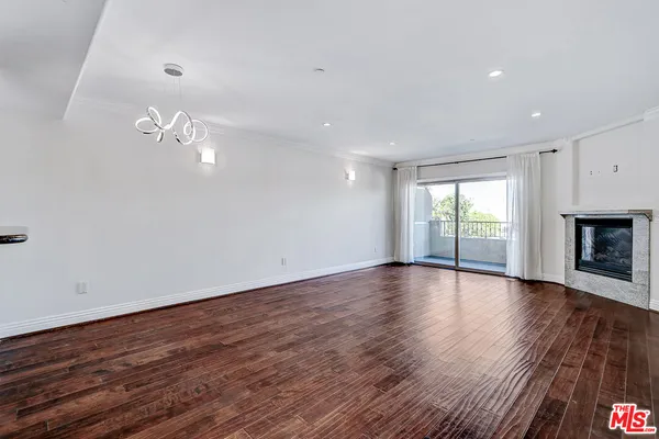 $4,295 | 1520 South Shenandoah Street, Unit 304, Los Angeles, CA 90035