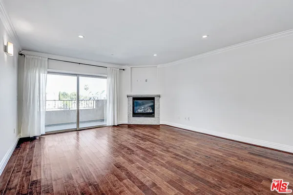 $4,295 | 1520 South Shenandoah Street, Unit 304, Los Angeles, CA 90035