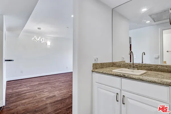 $4,295 | 1520 South Shenandoah Street, Unit 304, Los Angeles, CA 90035