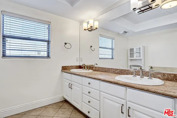 $4,295 | 1520 South Shenandoah Street, Unit 304, Los Angeles, CA 90035