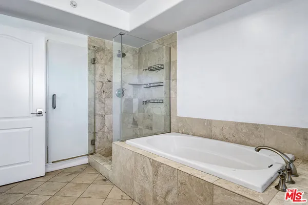 $4,295 | 1520 South Shenandoah Street, Unit 304, Los Angeles, CA 90035