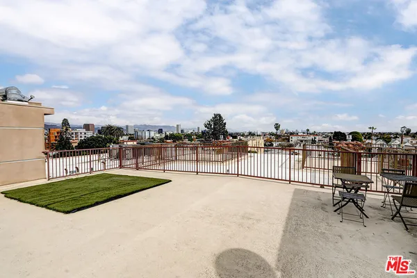 $4,295 | 1520 South Shenandoah Street, Unit 304, Los Angeles, CA 90035