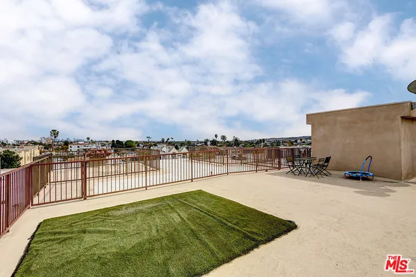 $4,295 | 1520 South Shenandoah Street, Unit 304, Los Angeles, CA 90035
