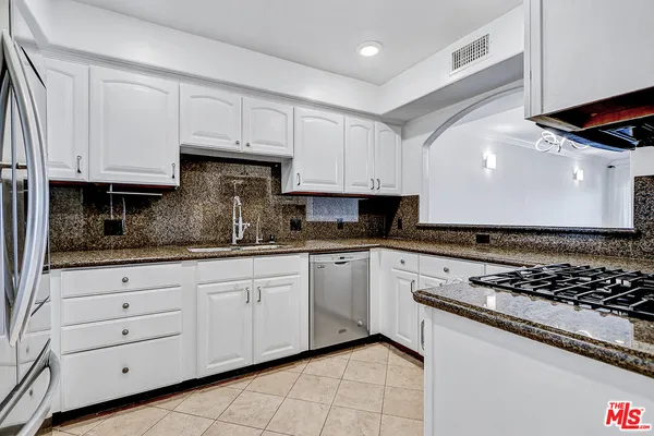 $4,295 | 1520 South Shenandoah Street, Unit 304, Los Angeles, CA 90035