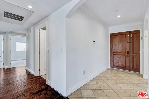 $4,295 | 1520 South Shenandoah Street, Unit 304, Los Angeles, CA 90035