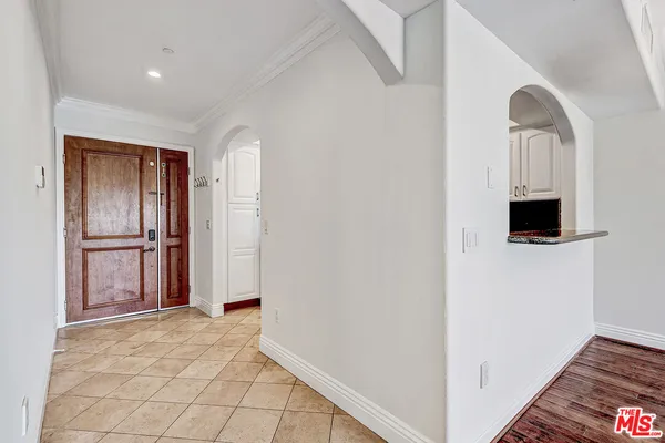 $4,295 | 1520 South Shenandoah Street, Unit 304, Los Angeles, CA 90035